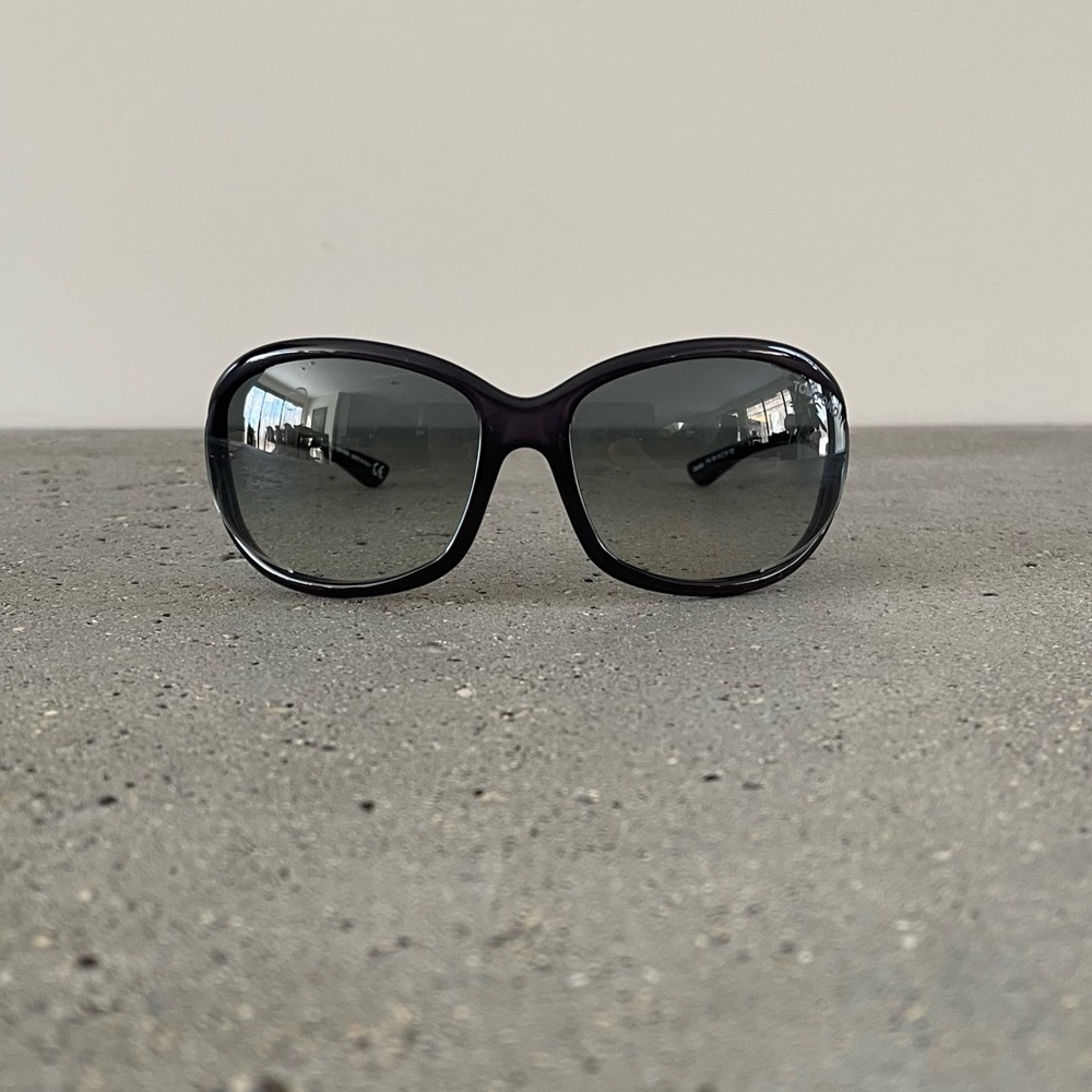 TOM FORD Jennifer Oval Sunglasses in Black